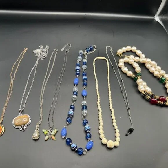 New Year's Eve Show Bundles - Pick 1 Beauty Bundle and get TWO Jewelry Items! - Picture 14 of 16